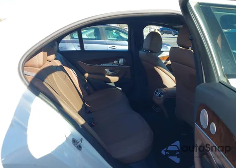 2020 Mercedes-Benz E 450 4Matic z USA, uszkodzony, nr VIN WDDZF6JB6LA721937